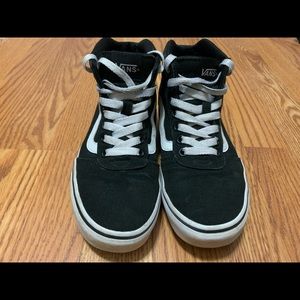 pre-loved💕VANS: skate shoes black🖤laces are a bit worn, very comfortable
